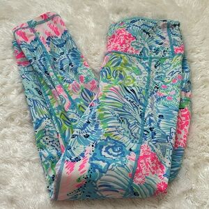 Iilly Pulitzer size small luxletic bright leggings rare print coral and seaweed